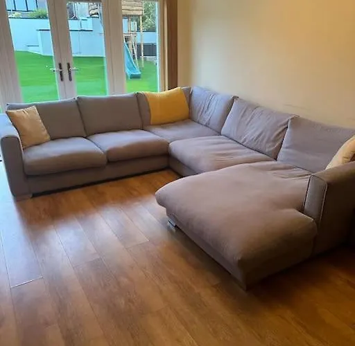 Beautiful Family With Golf אדינבורו