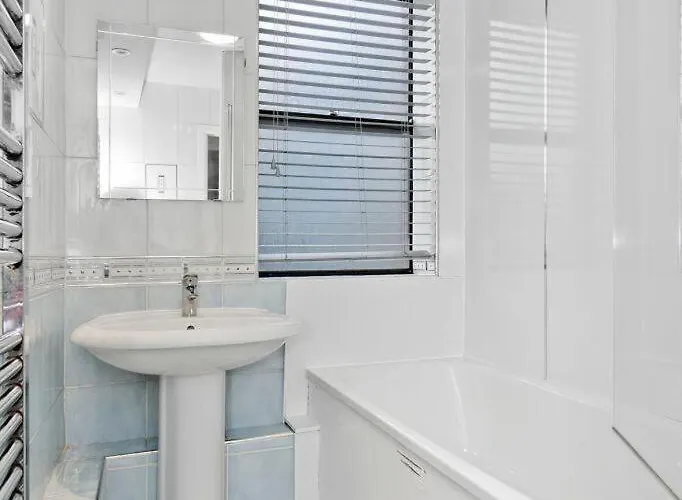 Daire Lauriston 4 Bedroom 7 Beds Duplex *