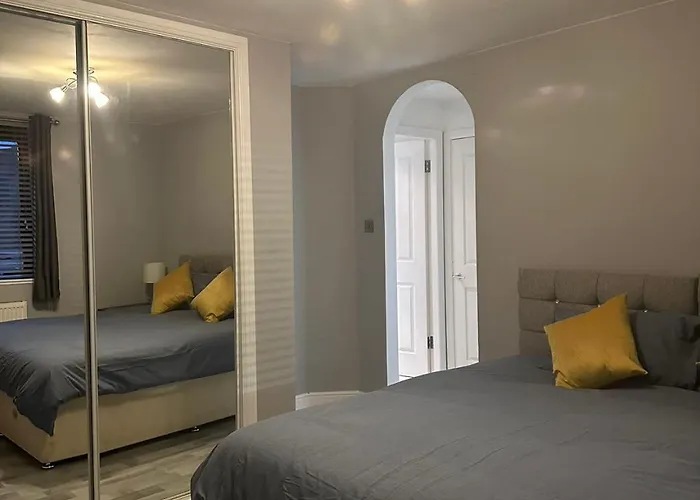 Daire Lauriston 4 Bedroom 7 Beds Duplex *