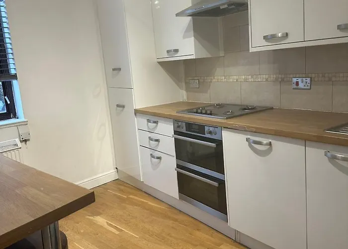 Lauriston 4 Bedroom 7 Beds Duplex