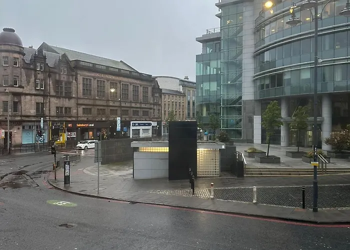 Lauriston 4 Bedroom 7 Beds Duplex