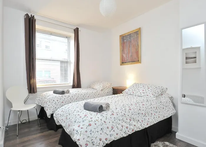 Richmond Place - 367 *