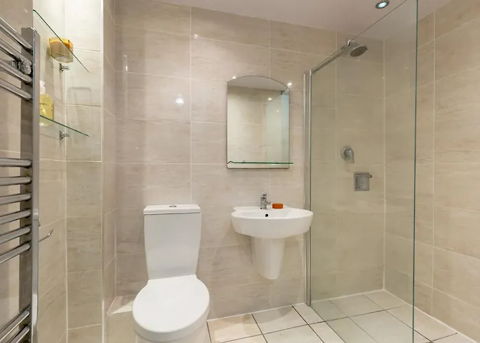 Light And Spacious 2 Bedroom Flat In Heart Of Holiday home Edinburgh