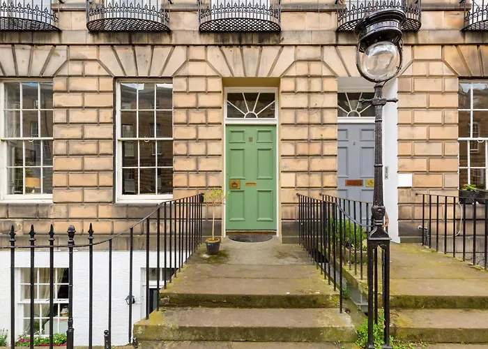 Light And Spacious 2 Bedroom Flat In Heart Of