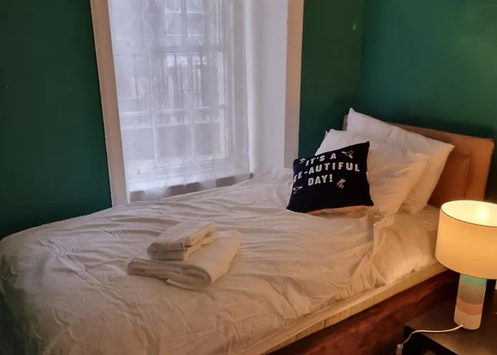 Homely 3 Bedroom In The Heart Of Apartment Edinburgh