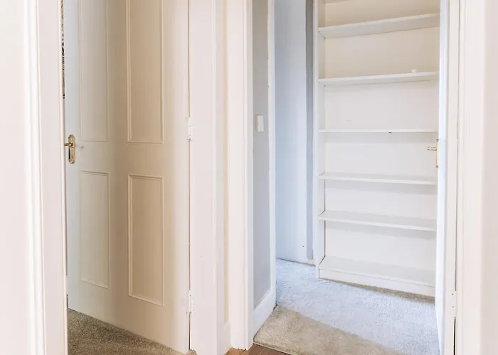 Homely 3 Bedroom In The Heart Of *