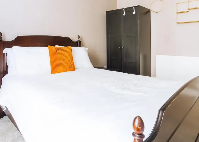 Homely 3 Bedroom In The Heart Of Edinburgh