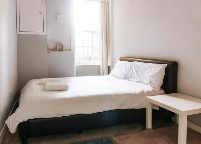 Homely 3 Bedroom In The Heart Of Edinburgh