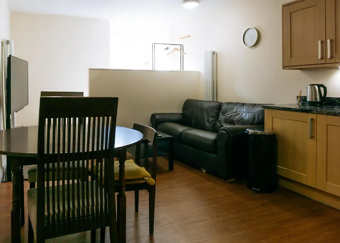 Homely 3 Bedroom In The Heart Of Edinburgh