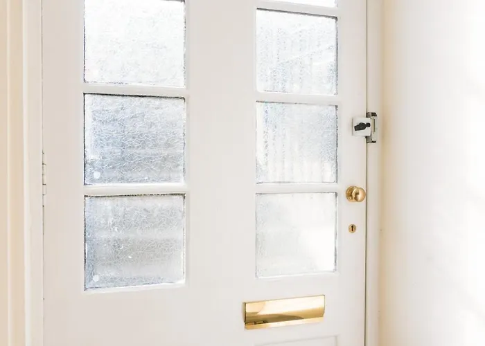 Homely 3 Bedroom In The Heart Of