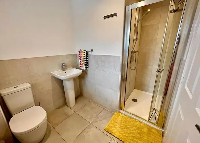 Modern And Spacious With Large Garden