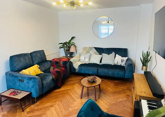 بيت للعطل Modern And Spacious With Large Garden