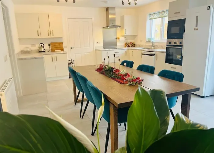 Modern And Spacious With Large Garden