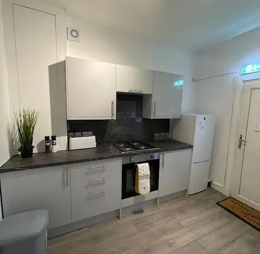 2 Bedrooms In Near Center * Edinburgh