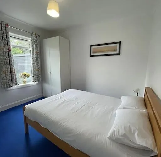 2 Bedrooms In Near Center Daire *