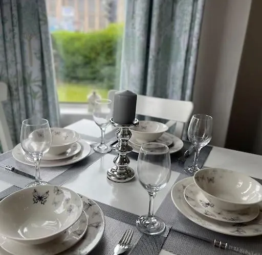 2 Bedrooms In Near Center Daire Edinburgh