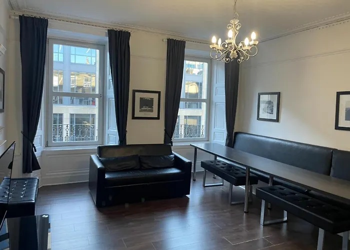 Morrison Street Apartment