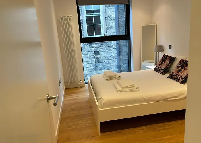 Stunning Park View Quartermile Close Proximity To Castle