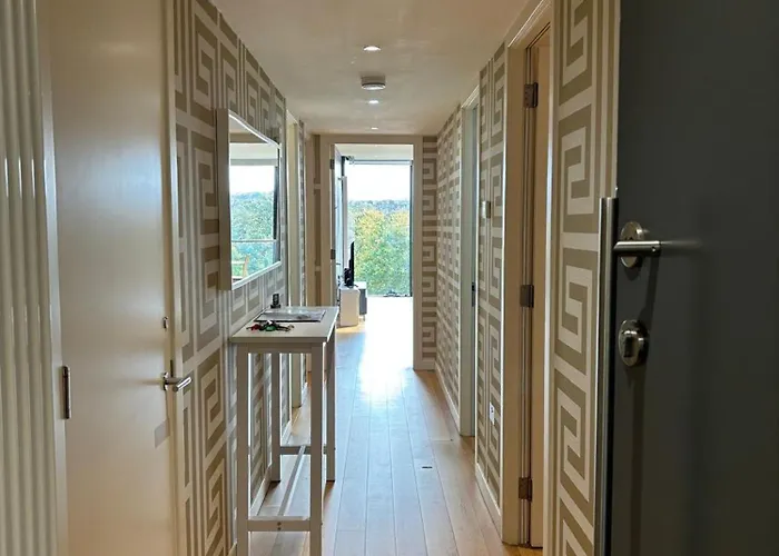 Stunning Park View Quartermile Close Proximity To Castle *