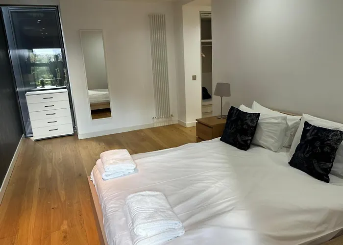 Stunning Park View Quartermile Close Proximity To Castle דירה אדינבורו