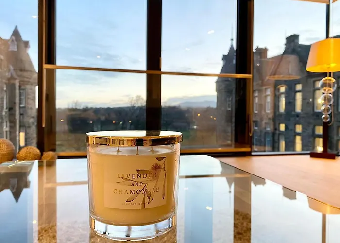 Stunning Park View Quartermile Close Proximity To Castle דירה אדינבורו