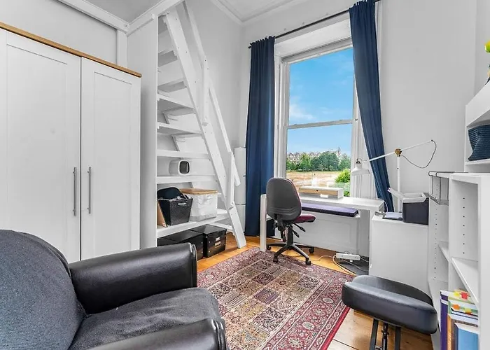 Apartamento Bright And Spacious Flat Overlooking The Meadows Edimburgo