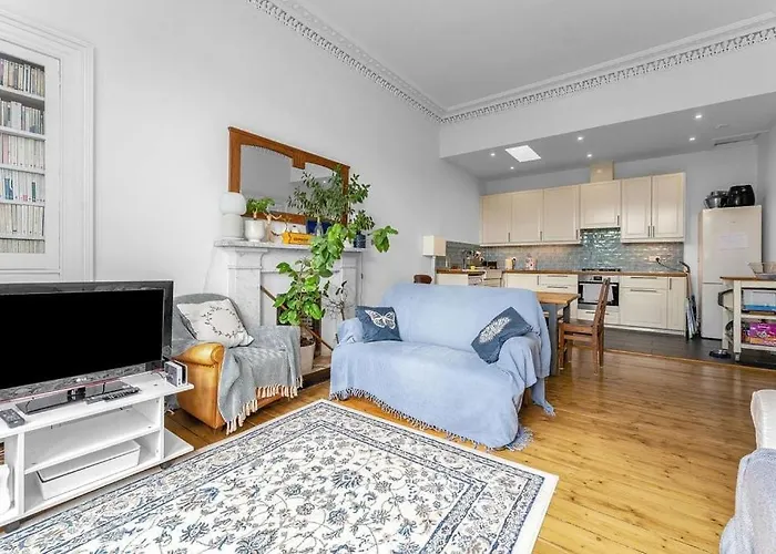 Apartamento Bright And Spacious Flat Overlooking The Meadows *