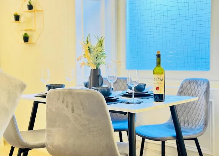 Deluxe Centre * Edinburgh