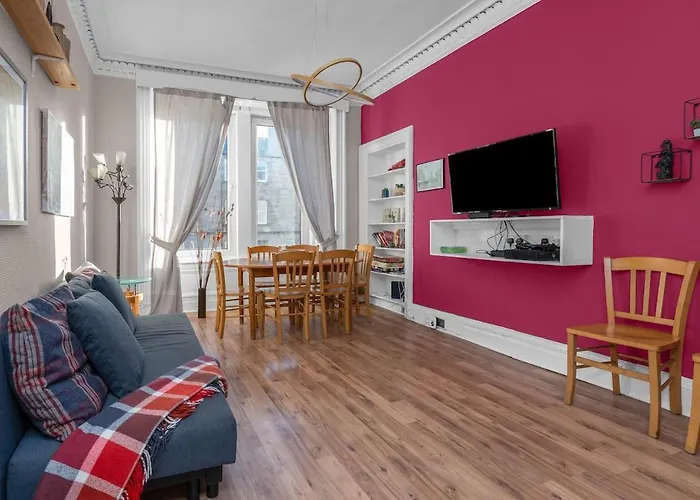 Free Parking - Centre - The Mccarty