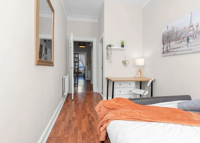 Free Parking - Centre - The Mccarty *