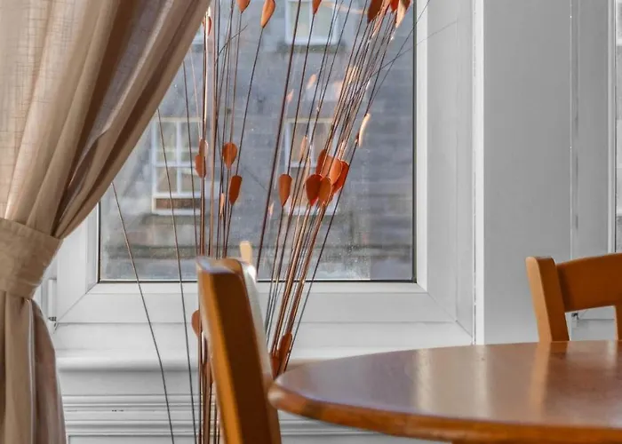 Free Parking - Centre - The Mccarty