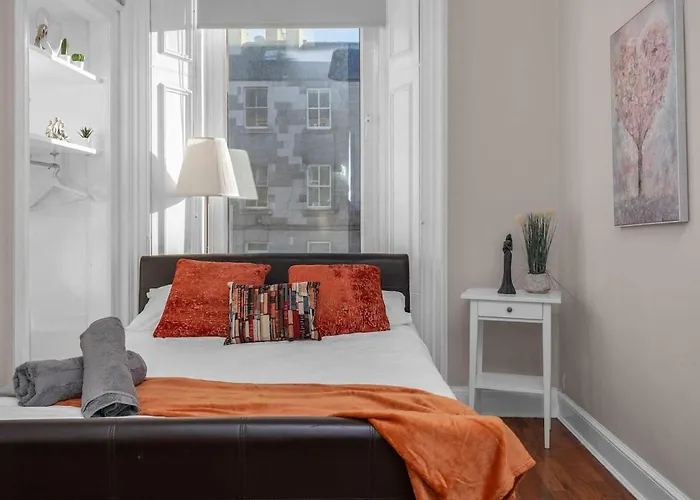 Free Parking - Centre - The Mccarty