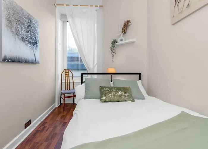 Free Parking - Centre - The Mccarty