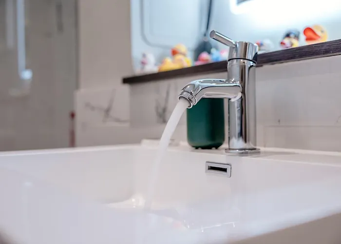 Unique Two Bed In דירה *