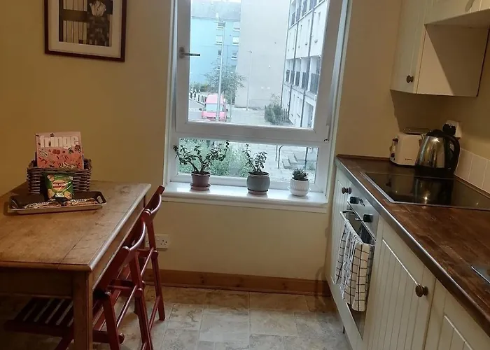 Feng Shui Flat For 4 *