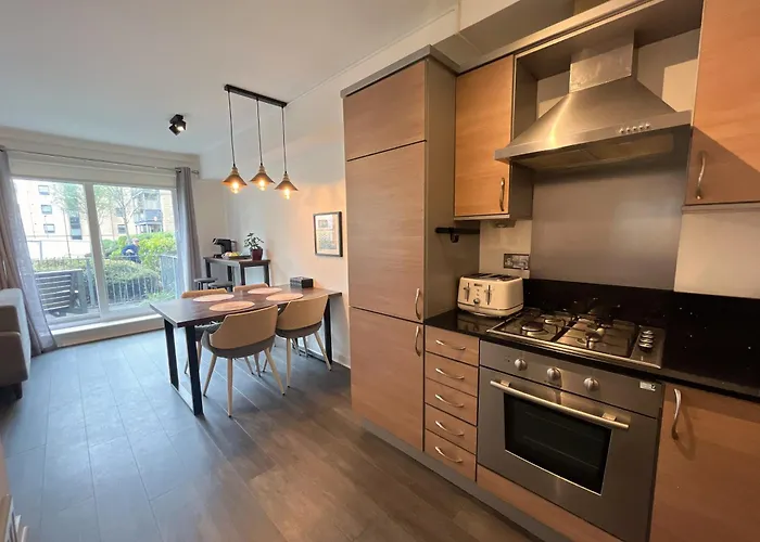 2 Bath Free Parking شقة