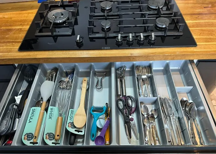 Dreghorn House 5 B-rooms 9 Beds 3 Toilets 2 Showers,1 Bath 2 Receiption Secure Free Parking 233 Wifi Дом отдыха