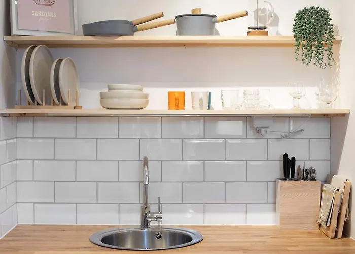 Stylish Near דירה