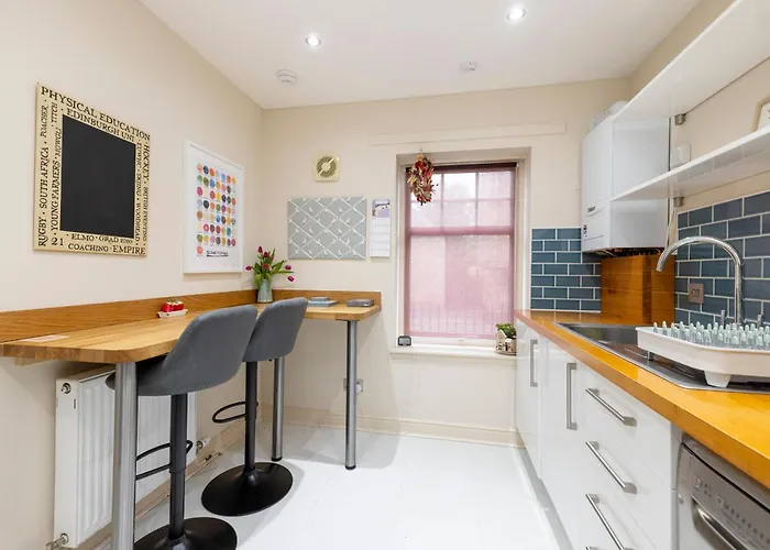 Charming 2-bedroom - Ground Floor Edinburgh