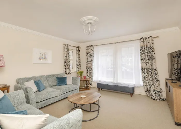 Apartment Charming 2-bedroom - Ground Floor *