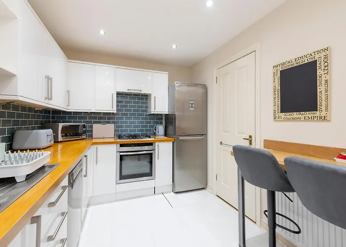 Apartment Charming 2-bedroom - Ground Floor