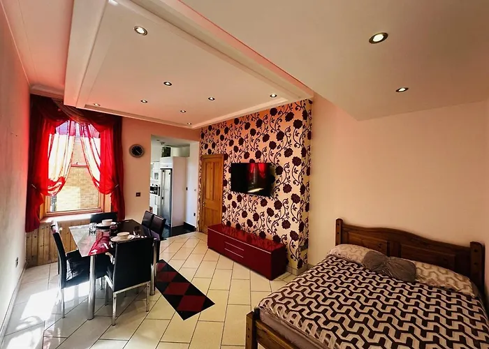 Roomy 1 Level Free Parking *