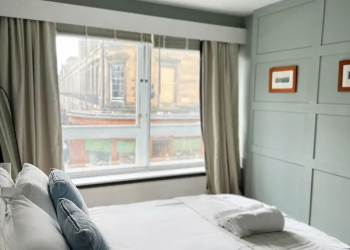 דירה Duplex - Centre 4-bed Retreat