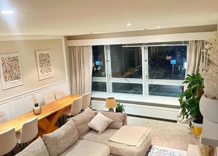 Duplex - Centre 4-bed Retreat *