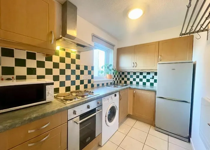 Charming 1 Bedroom Flat In With Free Parking Edimburgo