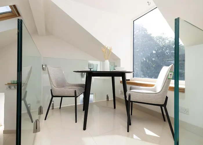 Argyl - The Foundry, A Bright One Bedroom House With Balcony *