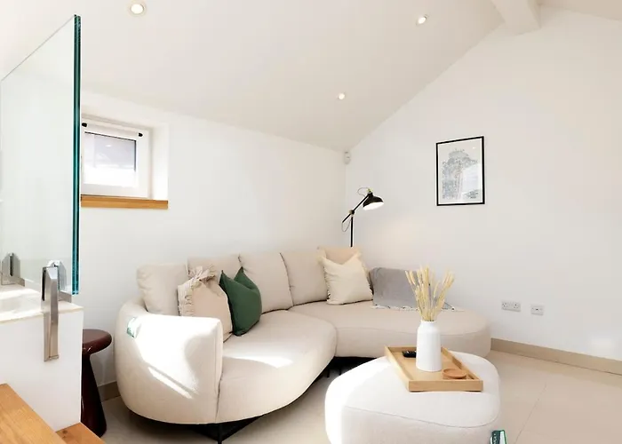 Argyl - The Foundry, A Bright One Bedroom House With Balcony