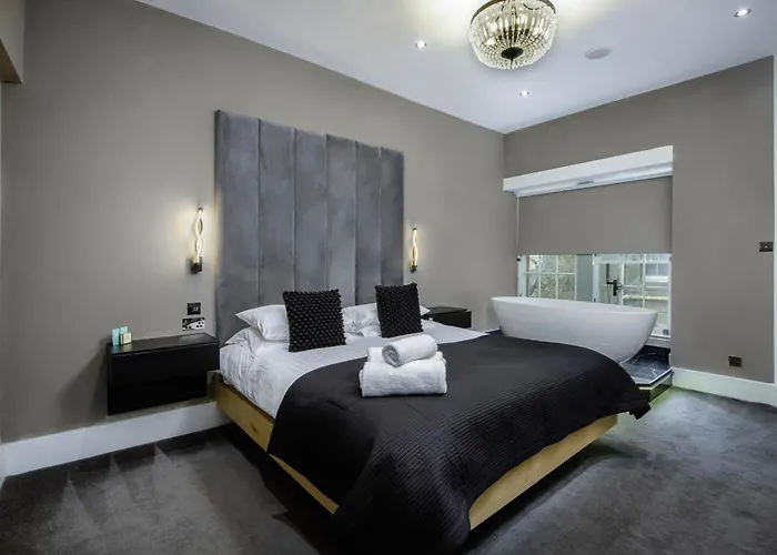 Luxury Royal Mile Boutique 2bedroom *