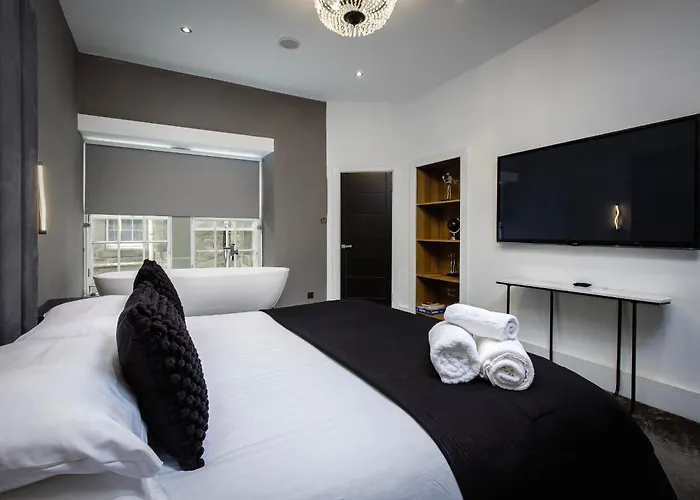 Luxury Royal Mile Boutique 2bedroom דירה אדינבורו