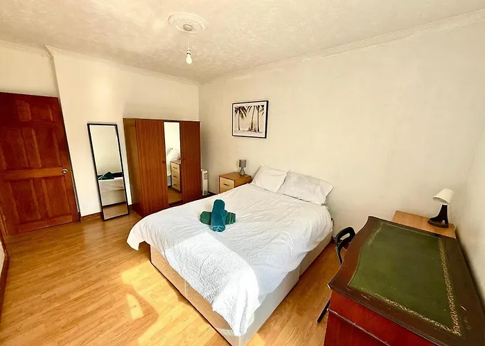 Spacious 3 Bedroom Flat Appartement *